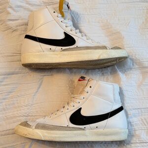 Nike women’s Blazer Mid White/Black High-Top Sneakers